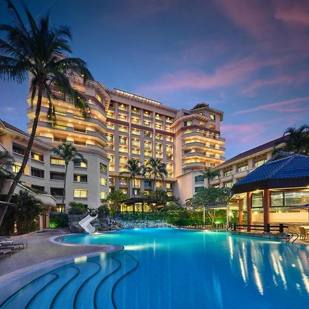 Paradox Singapore Merchant Court At Clarke Quay Екстериор снимка The photo shows a luxurious hotel building, featuring multiple stories and a modern architectural design. In front of the hotel, there is a large, inviting swimming pool that is illuminated in a vibrant blue hue, suggesting it may be an evening setti