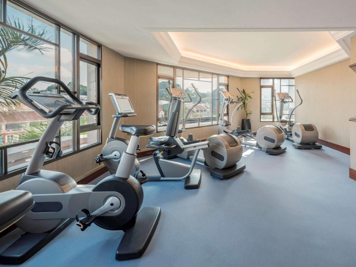 Paradox Singapore Merchant Court At Clarke Quay Екстериор снимка The photo shows a gym or fitness room equipped with various exercise machines. There are stationary bikes, elliptical trainers, and a multi-gym machine for strength training. Large windows allow natural light to fill the space, offering a view of the