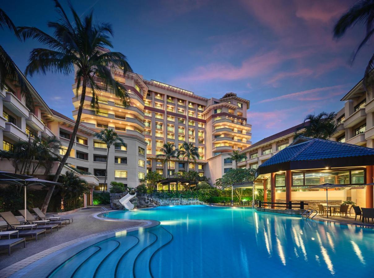 Paradox Singapore Merchant Court At Clarke Quay Екстериор снимка The photo shows a luxurious hotel building, featuring multiple stories and a modern architectural design. In front of the hotel, there is a large, inviting swimming pool that is illuminated in a vibrant blue hue, suggesting it may be an evening setti